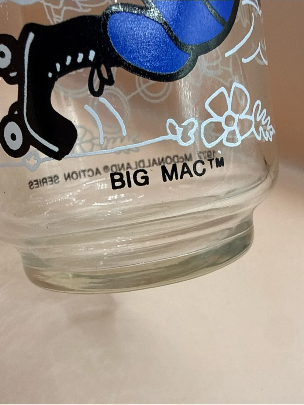 Vintage 1977 BIG MAC McDonalds Glass McDonaldland Roller Skating Police Burger